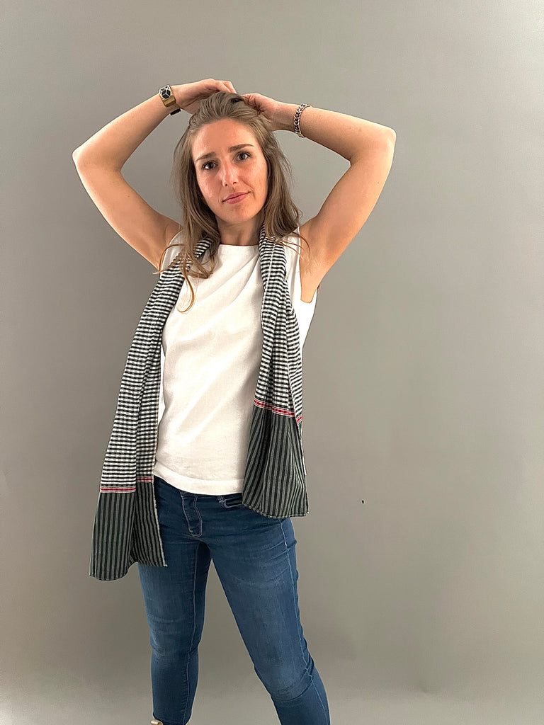 Le Krama Origine Olive dans son écrin en feuille de palmier - Femme