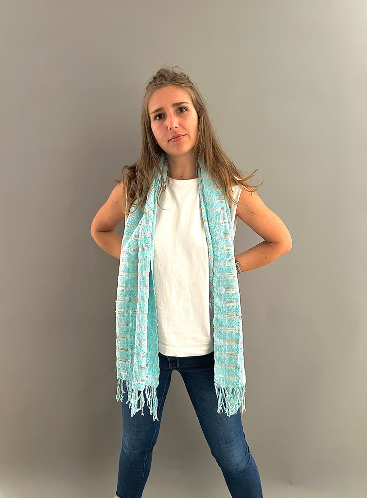 Le Krama Naturel Turquoise dans son écrin en feuille de palmier - Femme