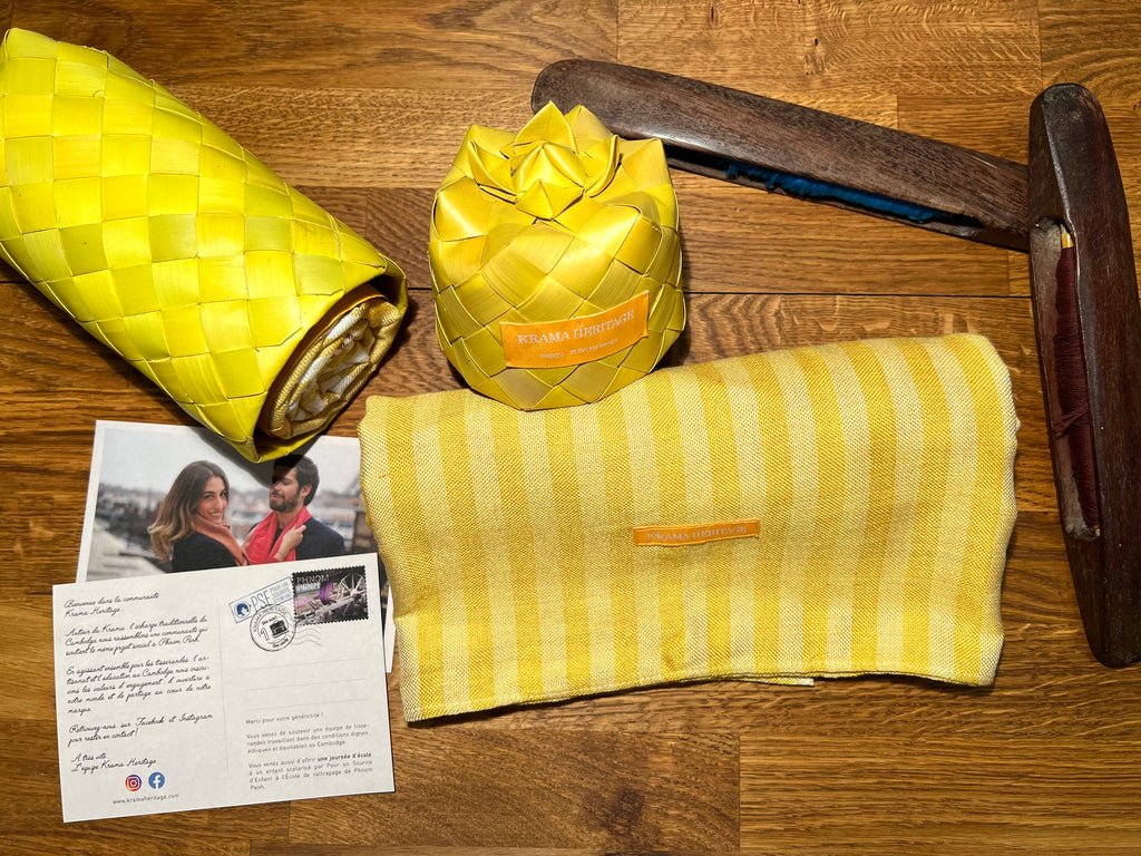 Le Krama Pop Jaune 3 Tours dans son écrin en feuille de palmier - Femme