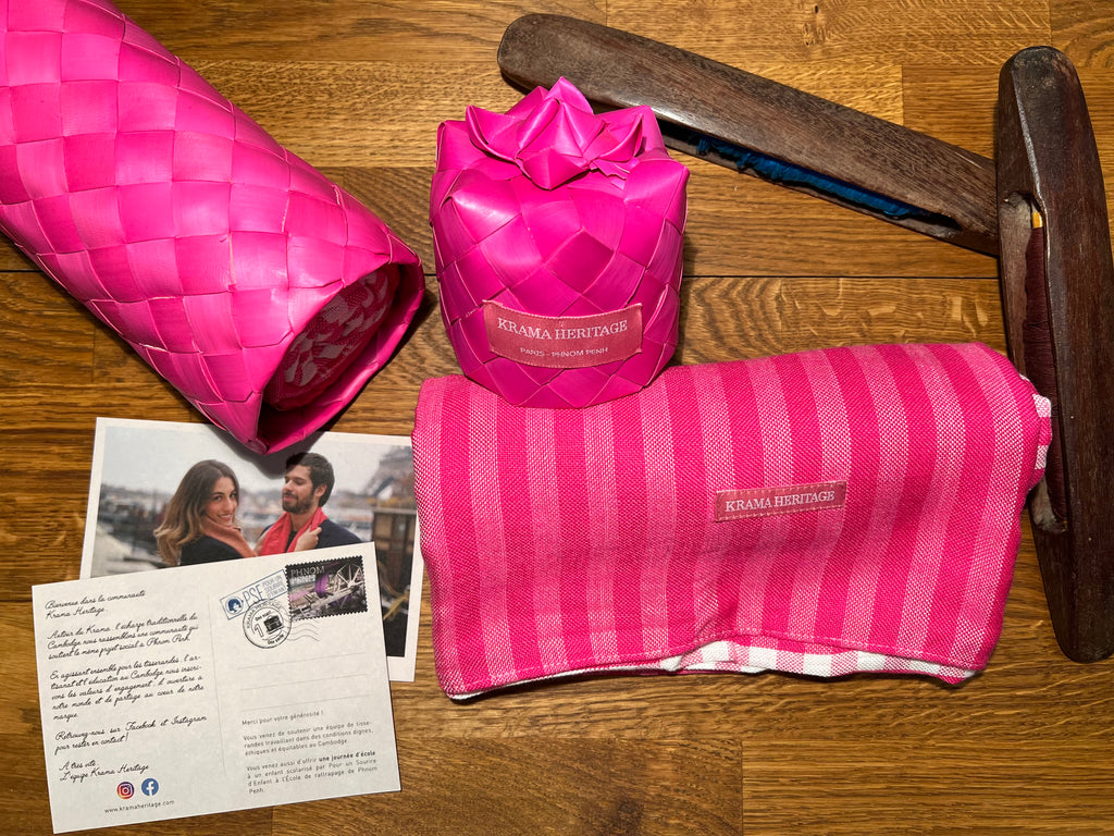 Le Krama Pop Rose 3 Tours dans son écrin en feuille de palmier - Homme