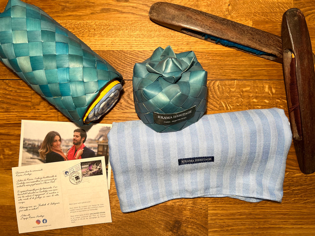 Le Krama Pop Turquoise 3 Tours dans son écrin en feuille de palmier - Femme