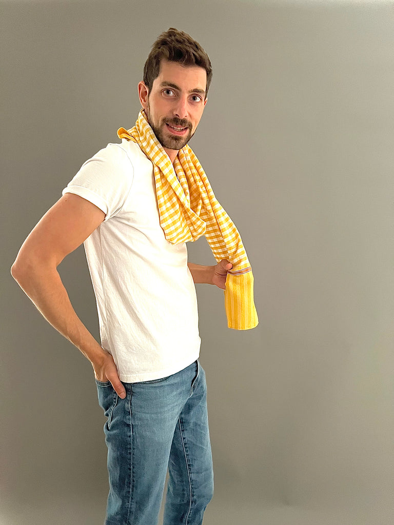 Le Krama Pop Jaune dans son écrin en feuille de palmier - Homme