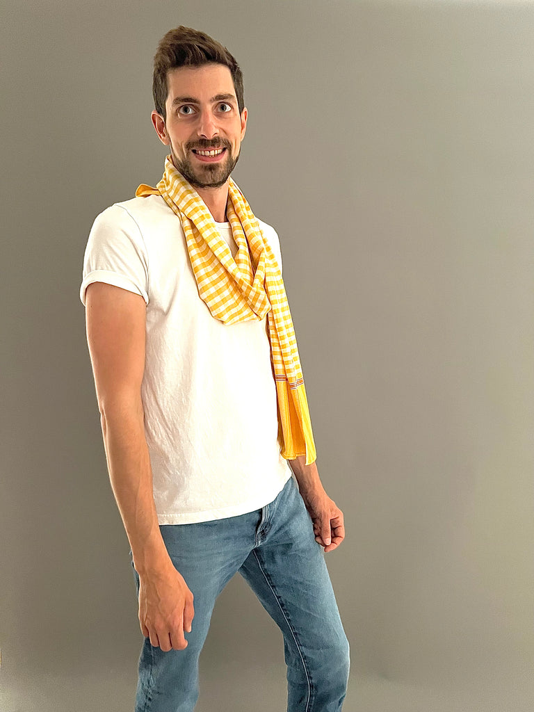 Le Krama Pop Jaune dans son écrin en feuille de palmier - Homme