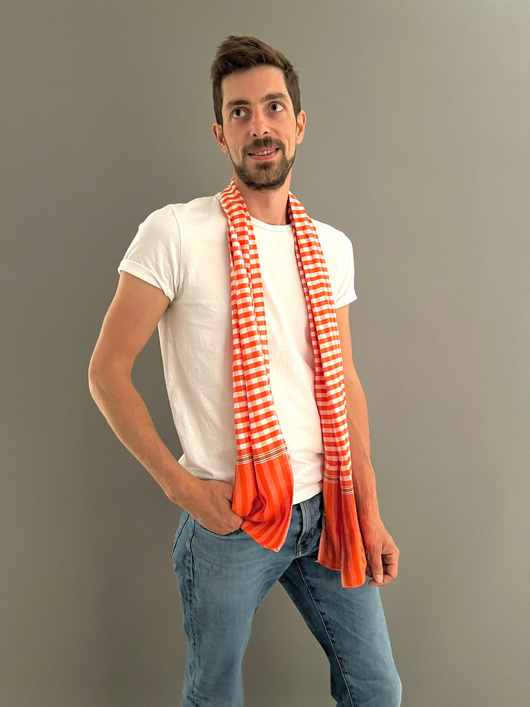 Le Krama Pop Orange dans son écrin en feuille de palmier - Homme