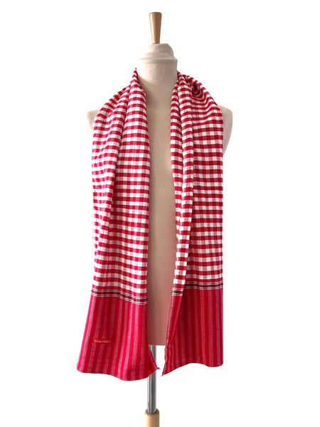 Le Krama Pop Rouge dans son écrin en feuille de palmier - Femme