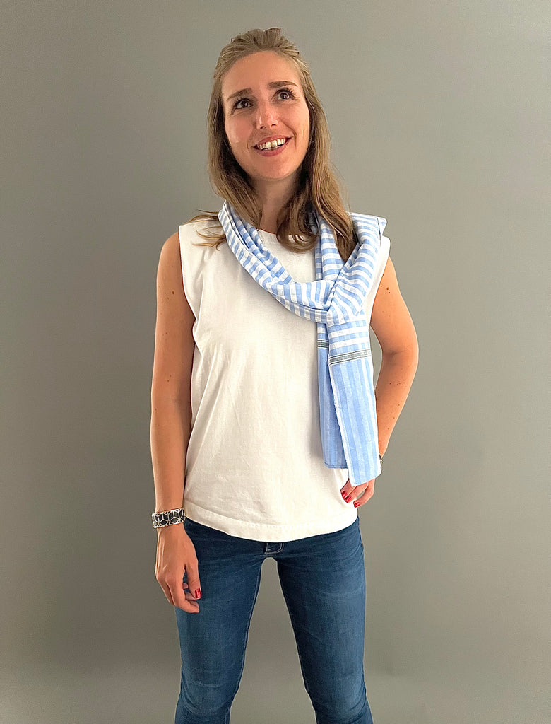 Le Krama Pop Turquoise dans son écrin en feuille de palmier - Femme