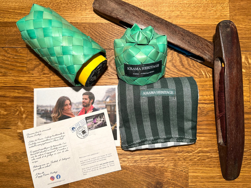 Le Krama Pop Vert dans son écrin en feuille de palmier - Femme