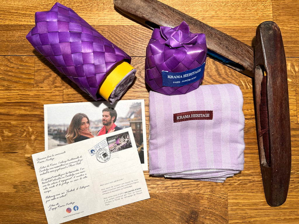 Le Krama Pop Violet dans son écrin en feuille de palmier - Femme