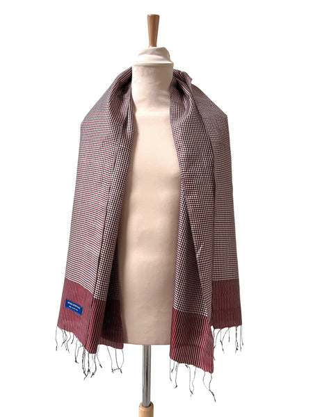 Le Krama Soie Carreaux Terre de Sienne dans son écrin en feuille de palmier - Homme