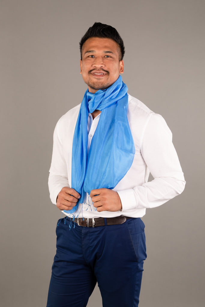 Le Krama Soyeux Bleu Roi dans son écrin en feuille de palmier - Homme