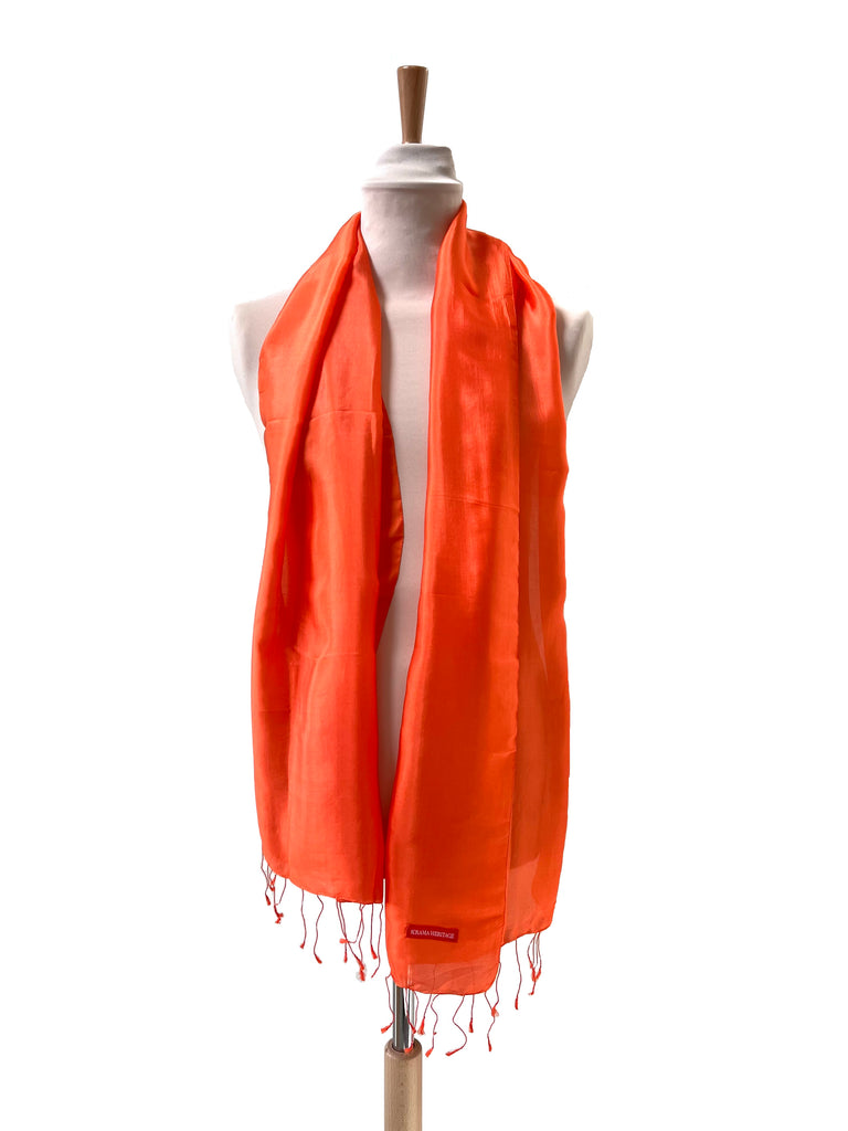 Le Krama Soyeux Orangé dans son écrin en feuille de palmier - Homme