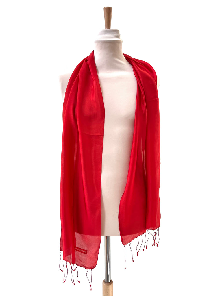 Le Krama Soyeux Rouge Garance dans son écrin en feuille de palmier - Homme