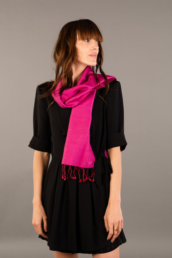 Le Krama Brut Fushia dans son écrin en feuille de palmier - Homme