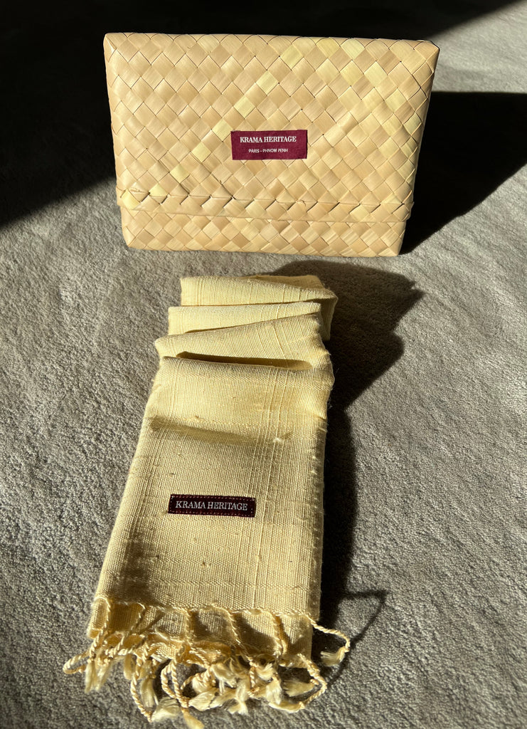 Le Krama Brut Naturel dans son écrin en feuille de palmier - Femme