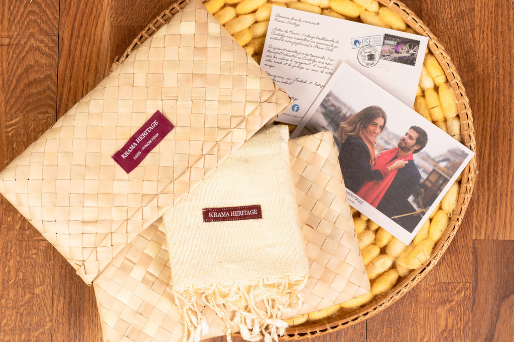 Le Krama Brut Naturel dans son écrin en feuille de palmier - Femme