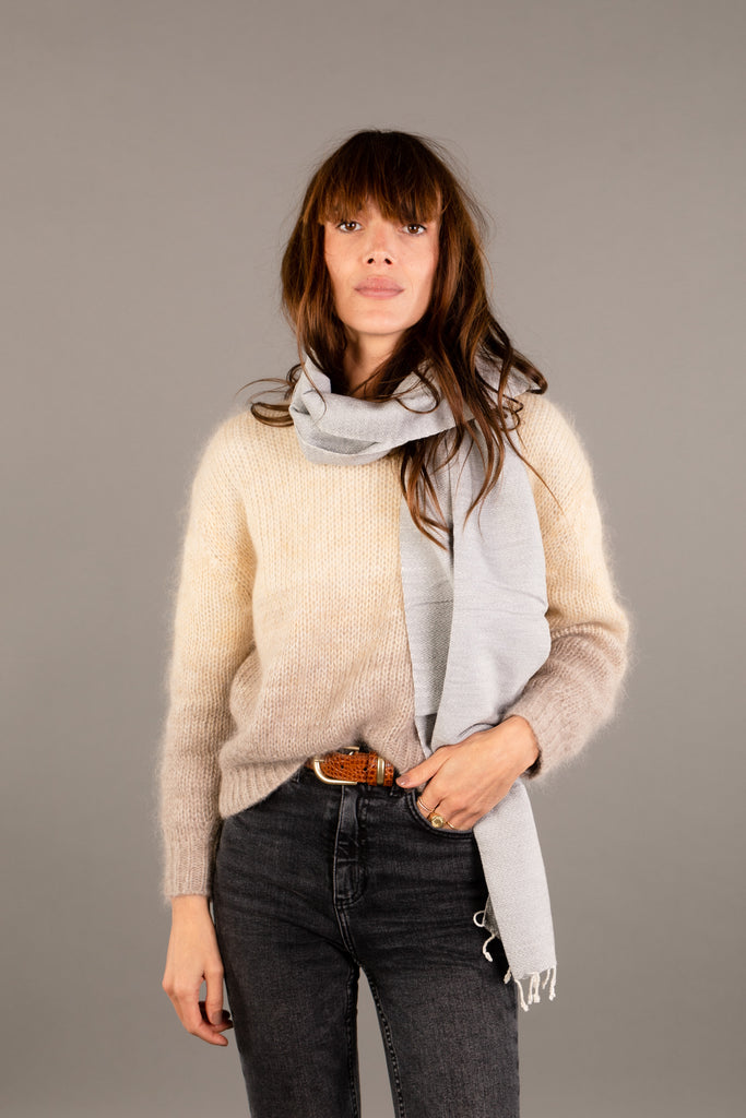 Le Petit Krama Chaud Gris Perle dans son écrin en feuille de palmier (couleur naturelle) - Femme