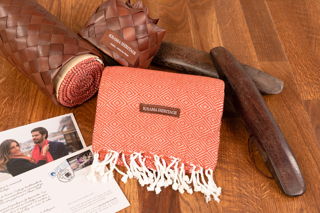 Le Petit Krama Chaud Noisette dans son écrin en feuille de palmier - Homme