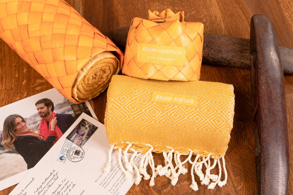 Le Petit Krama Chaud Or dans son écrin en feuille de palmier - Femme