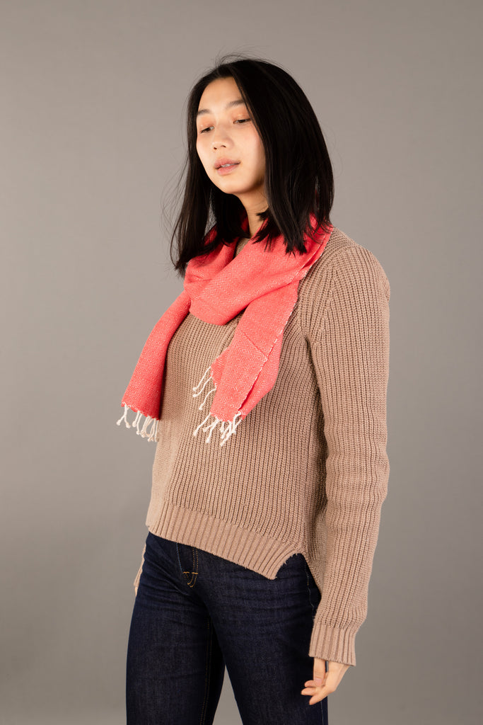 Le Petit Krama Chaud Orange Corail dans son écrin en feuille de palmier - Femme