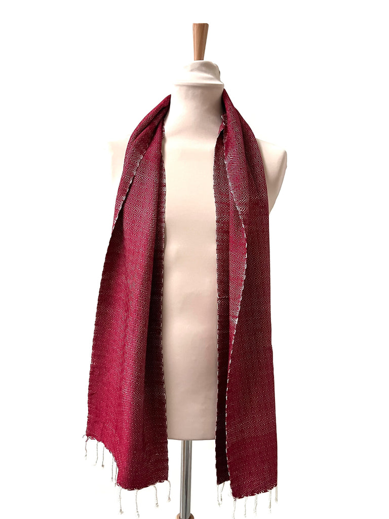 Le Petit Krama Chaud Rouge Brique dans son écrin en feuille de palmier - Homme